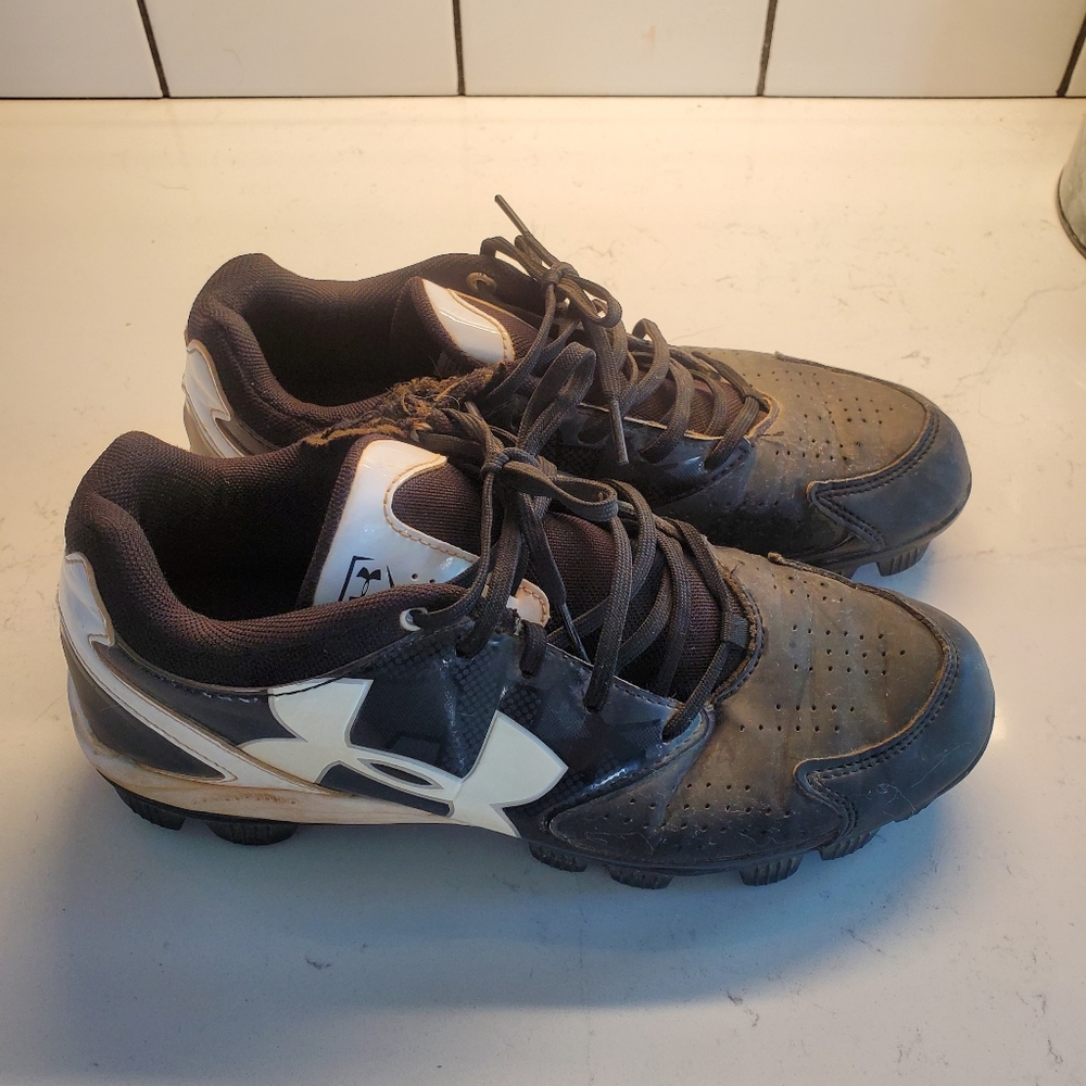 Under armous softball spikes